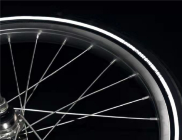 Reflective synthetic fabric